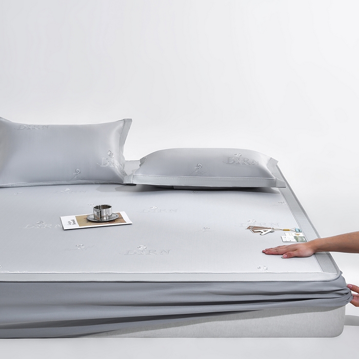 91家纺网 家纺一手货源 找家纺 （总）小牛席业 2026新款【实拍风格】双PE高凉感-迪恩玫瑰提花冰丝席（床笠款）凉席竹席藤席冰藤席乳胶席豆豆席