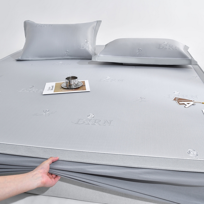 91家纺网 家纺一手货源 找家纺 小牛席业 2026新款【实拍风格】双PE高凉感-迪恩玫瑰提花冰丝席（床笠款）凉席竹席藤席冰藤席乳胶席豆豆席 灰色