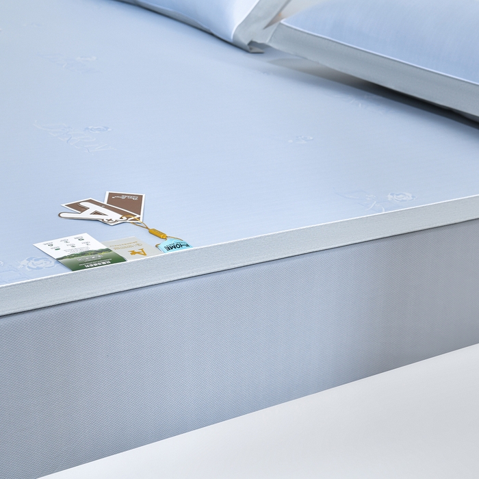 91家纺网 家纺一手货源 找家纺 小牛席业 2026新款【实拍风格】双PE高凉感-迪恩玫瑰提花冰丝席（床笠款）凉席竹席藤席冰藤席乳胶席豆豆席 蓝色