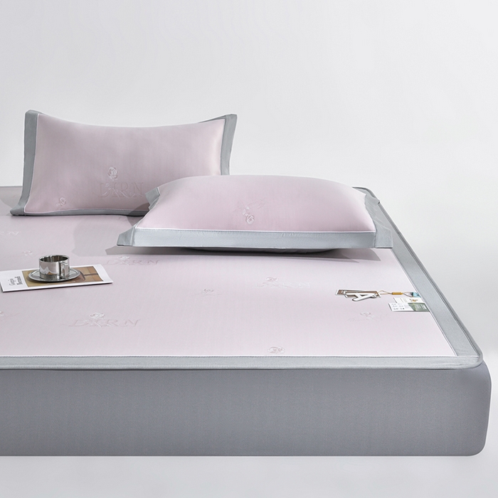 91家纺网 家纺一手货源 找家纺 小牛席业 2026新款【实拍风格】双PE高凉感-迪恩玫瑰提花冰丝席（床笠款）凉席竹席藤席冰藤席乳胶席豆豆席 粉色