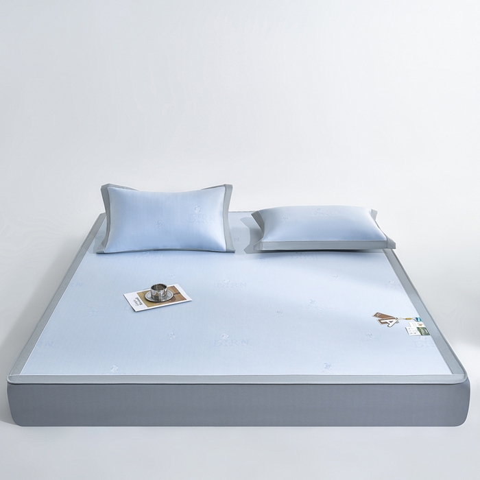 91家纺网 家纺一手货源 找家纺 小牛席业 2026新款【实拍风格】双PE高凉感-迪恩玫瑰提花冰丝席（床笠款）凉席竹席藤席冰藤席乳胶席豆豆席 蓝色