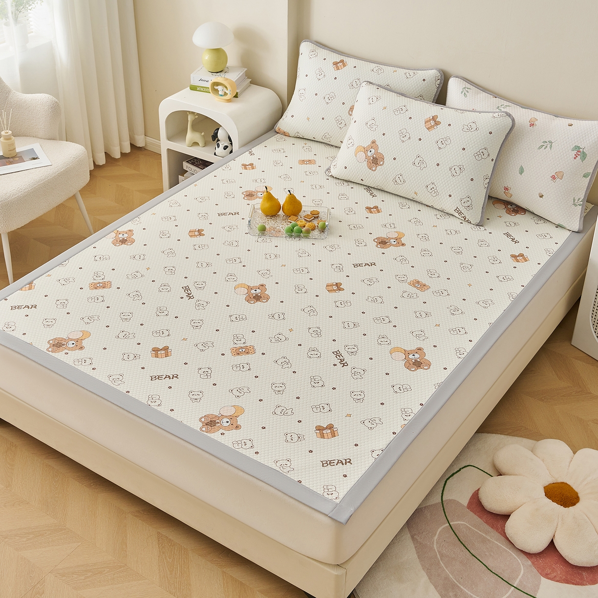 91家纺网 家纺一手货源 找家纺 奇丝雅 2026新款A类印花冰豆豆凉席三明治透气网冰丝凉席家用双人冰丝席床单可机洗大床图 大床款-饼干熊