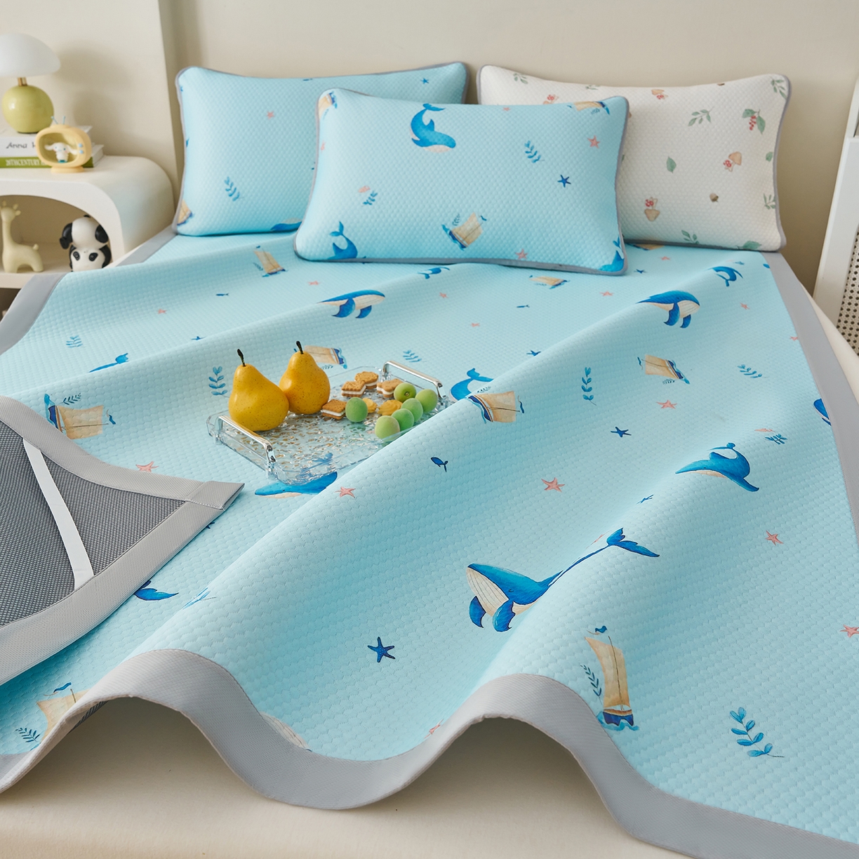 91家纺网 家纺一手货源 找家纺 奇丝雅 2026新款A类印花冰豆豆凉席三明治透气网冰丝凉席家用双人冰丝席床单可机洗大床图 大床款-海洋世界