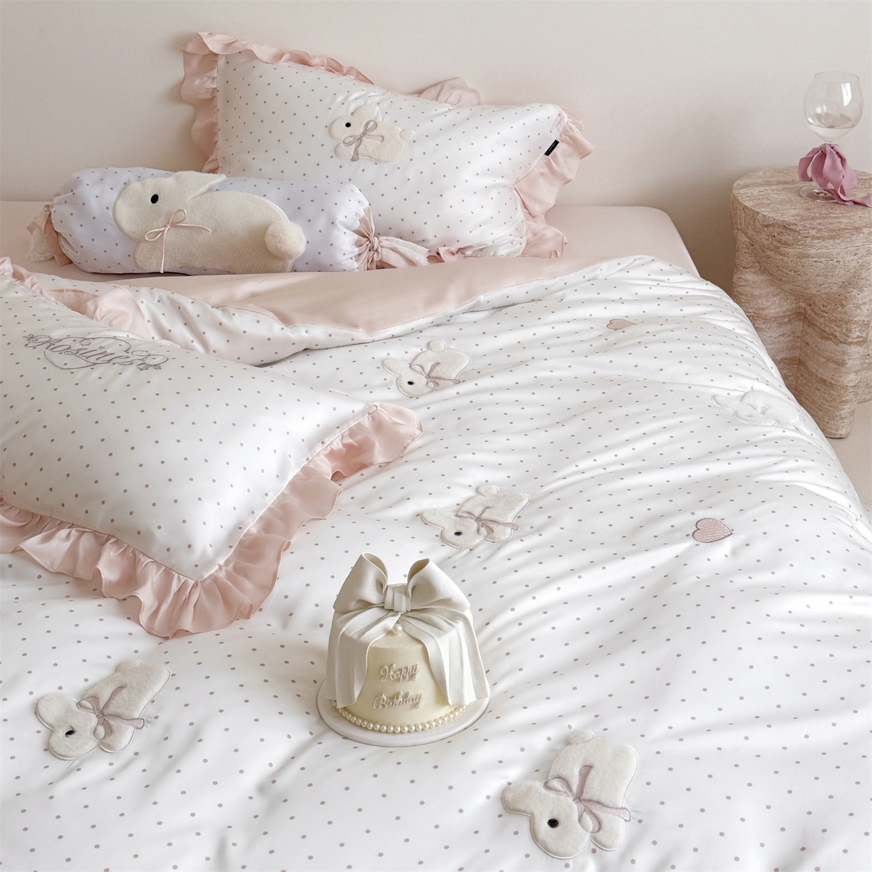 91家纺网 家纺一手货源 找家纺 （总）鹿班家居 2026新款60S兰精天丝贴布绣四件套-奶油甜兔【标准会员-20元】