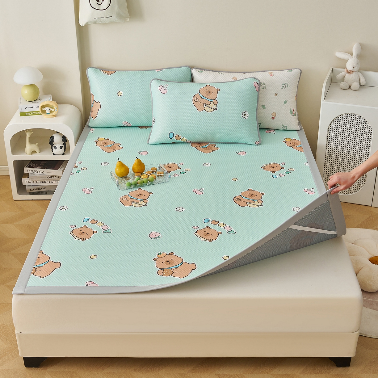 91家纺网 家纺一手货源 找家纺 奇丝雅 2026新款A类印花冰豆豆凉席三明治透气网冰丝凉席家用双人冰丝席床单可机洗大床图 大床款-卡皮巴拉