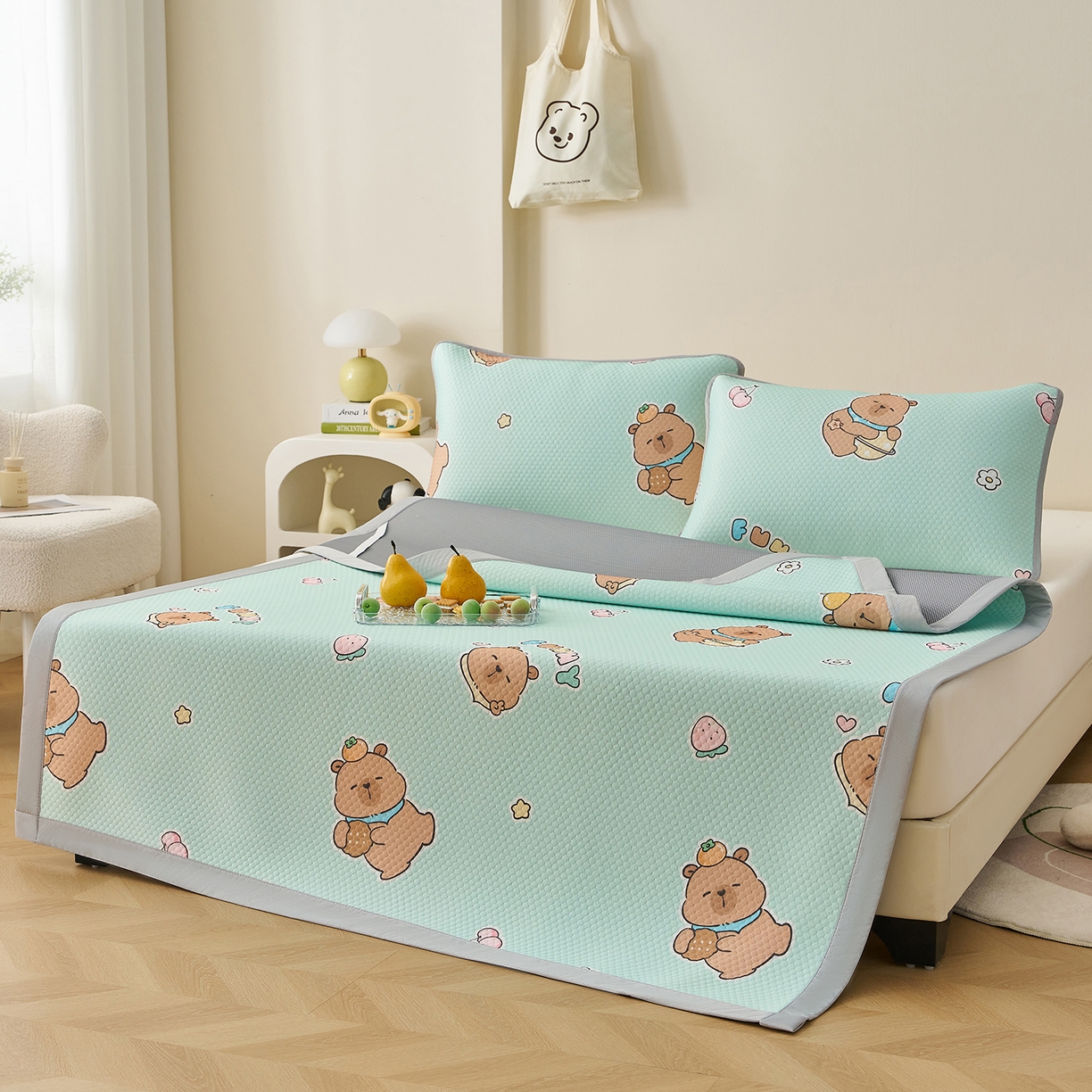 91家纺网 家纺一手货源 找家纺 奇丝雅 2026新款A类印花冰豆豆凉席三明治透气网冰丝凉席家用双人冰丝席床单可机洗大床图 大床款-卡皮巴拉