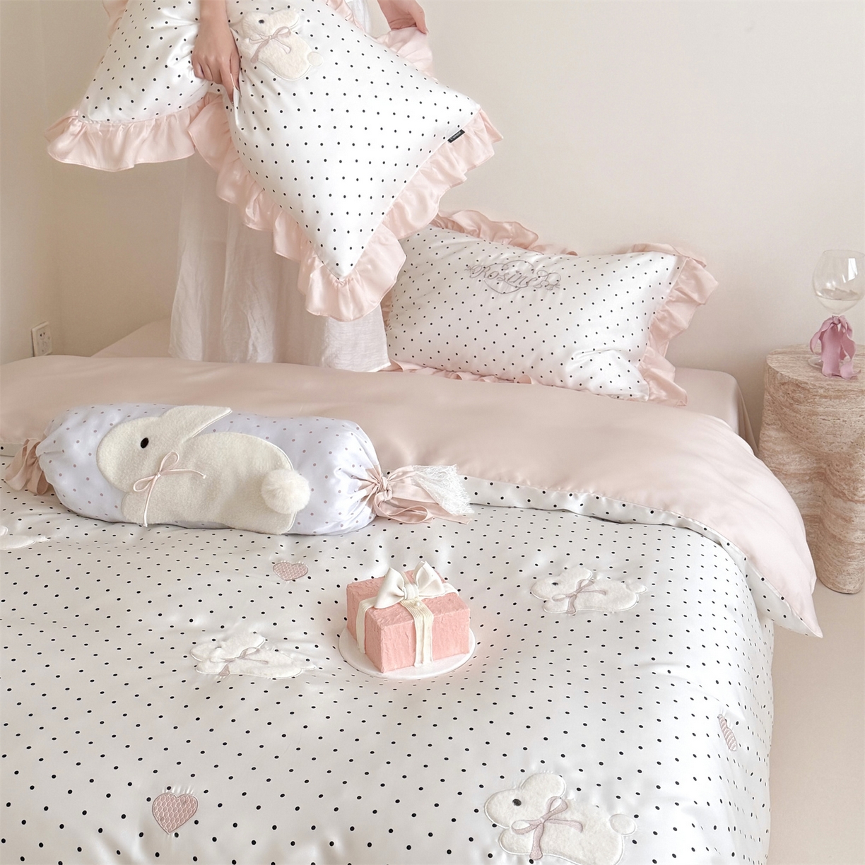 鹿班家居 2026新款60S兰精天丝贴布绣四件套-奶油甜兔【标准会员-20元】 奶油甜兔-黑波点
