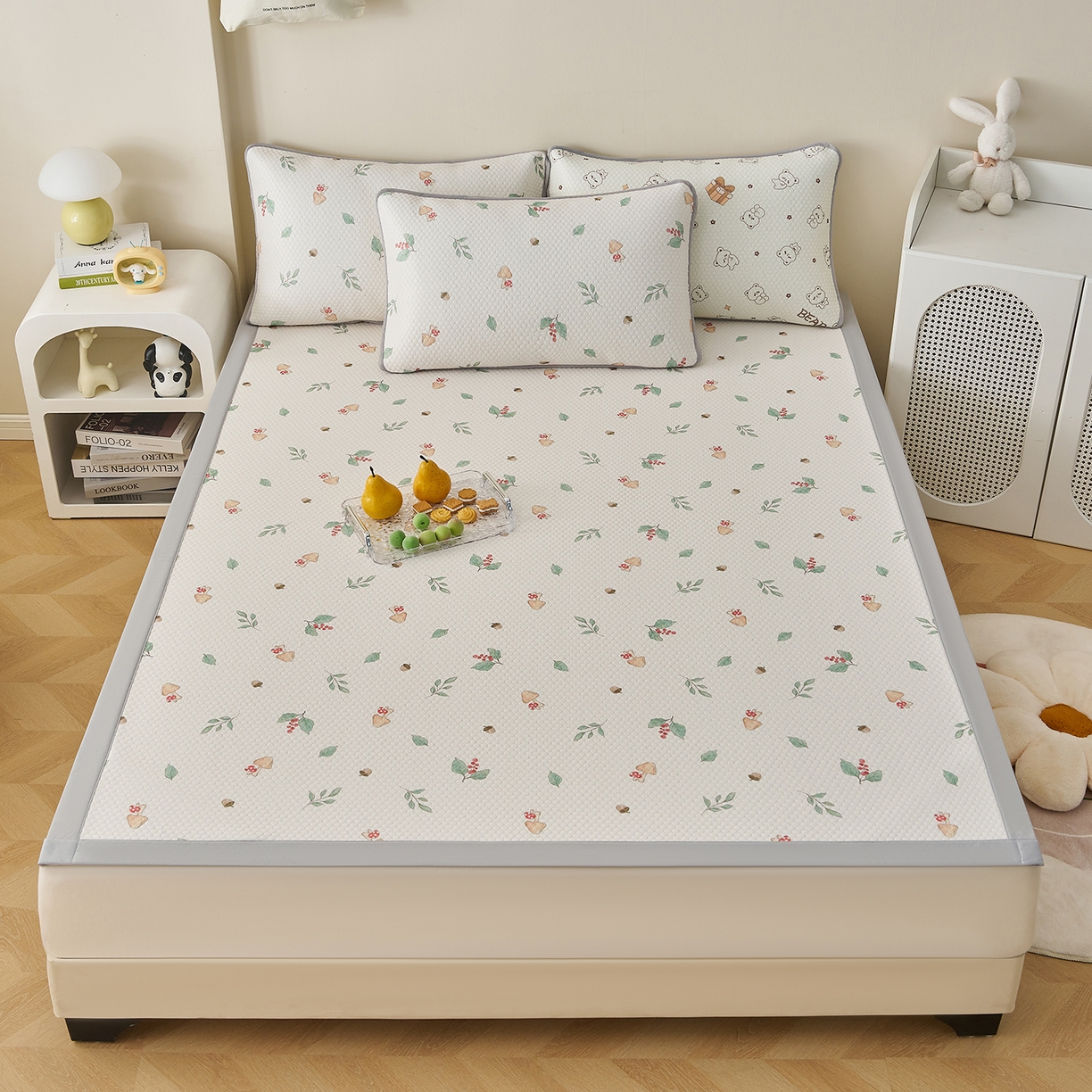 91家纺网 家纺一手货源 找家纺 奇丝雅 2026新款A类印花冰豆豆凉席三明治透气网冰丝凉席家用双人冰丝席床单可机洗大床图 大床款-蘑菇乐园