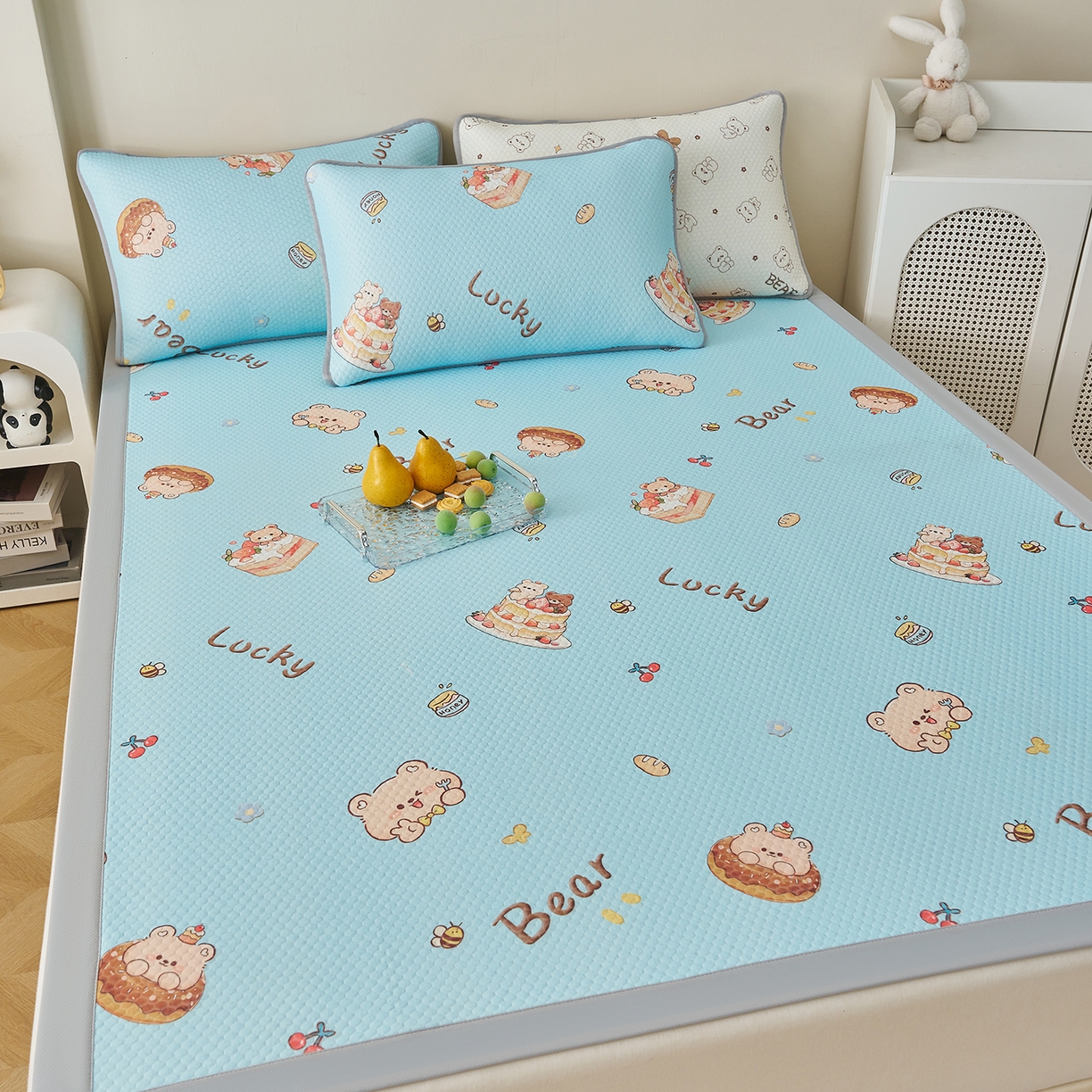 91家纺网 家纺一手货源 找家纺 奇丝雅 2026新款A类印花冰豆豆凉席三明治透气网冰丝凉席家用双人冰丝席床单可机洗大床图 大床款-甜甜圈