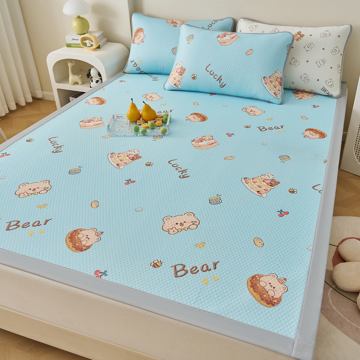 91家纺网 家纺一手货源 找家纺 奇丝雅 2026新款A类印花冰豆豆凉席三明治透气网冰丝凉席家用双人冰丝席床单可机洗大床图 大床款-甜甜圈