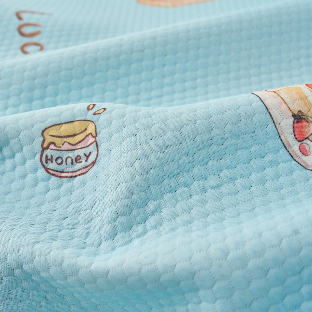 91家纺网 家纺一手货源 找家纺 奇丝雅 2026新款A类印花冰豆豆凉席三明治透气网冰丝凉席家用双人冰丝席床单可机洗大床图 大床款-甜甜圈