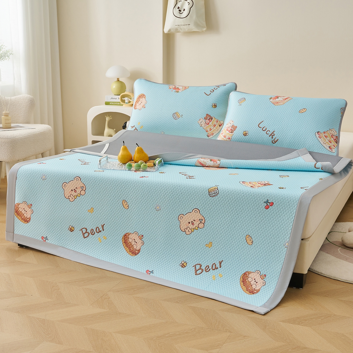 91家纺网 家纺一手货源 找家纺 奇丝雅 2026新款A类印花冰豆豆凉席三明治透气网冰丝凉席家用双人冰丝席床单可机洗大床图 大床款-甜甜圈