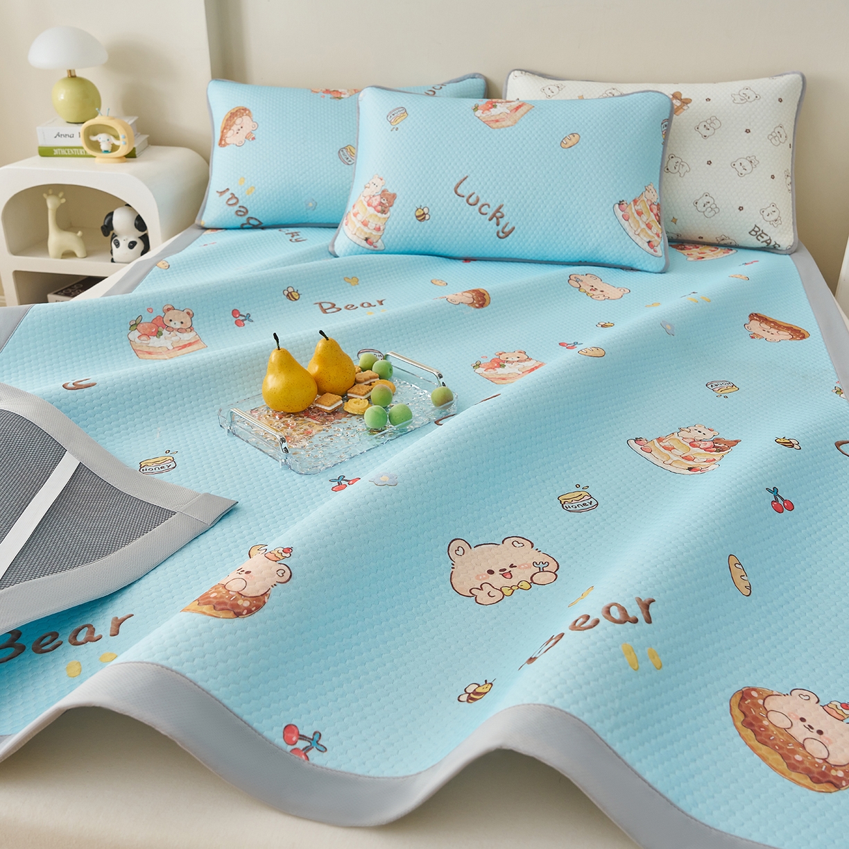 91家纺网 家纺一手货源 找家纺 奇丝雅 2026新款A类印花冰豆豆凉席三明治透气网冰丝凉席家用双人冰丝席床单可机洗大床图 大床款-甜甜圈