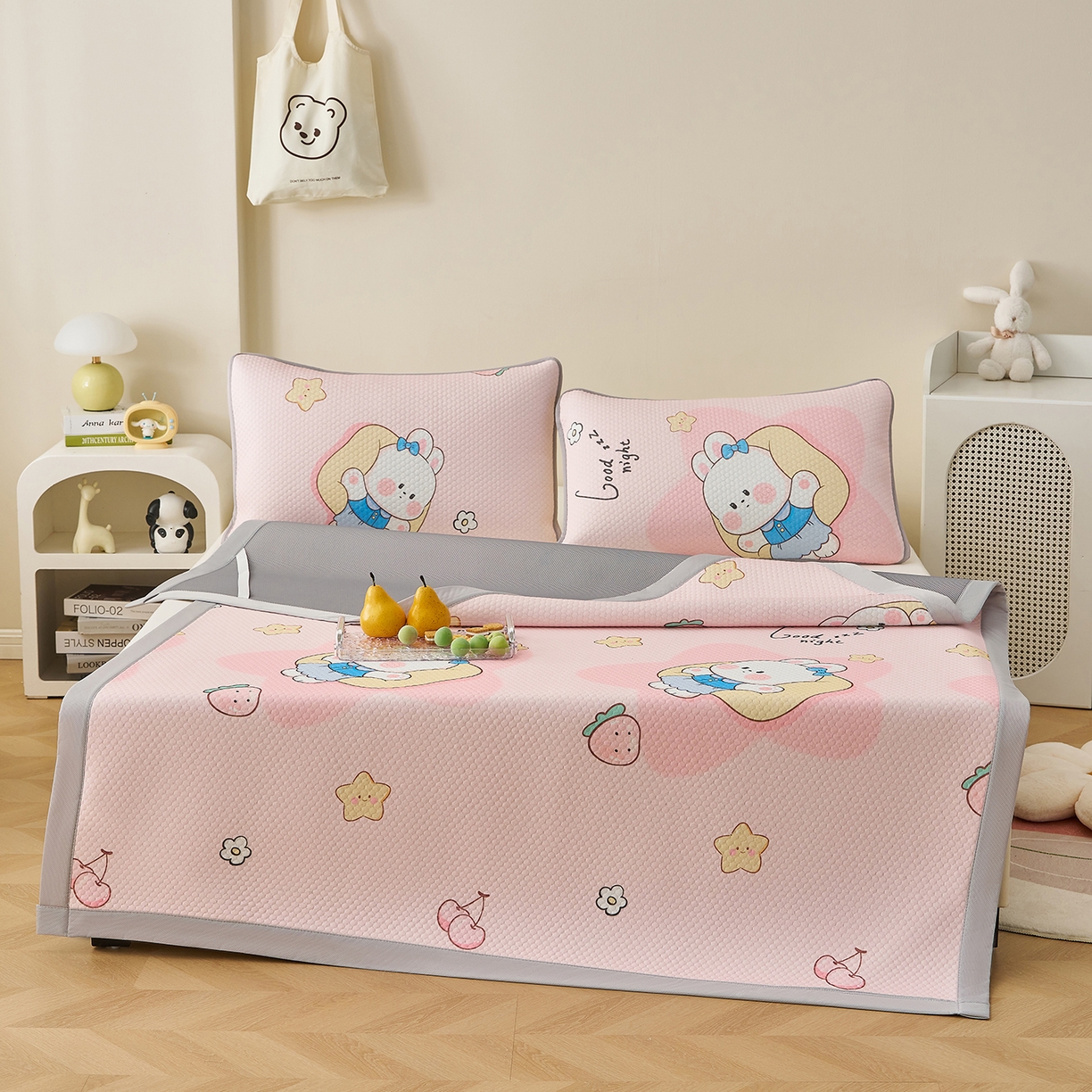 91家纺网 家纺一手货源 找家纺 奇丝雅 2026新款A类印花冰豆豆凉席三明治透气网冰丝凉席家用双人冰丝席床单可机洗大床图 大床款-兔宝贝