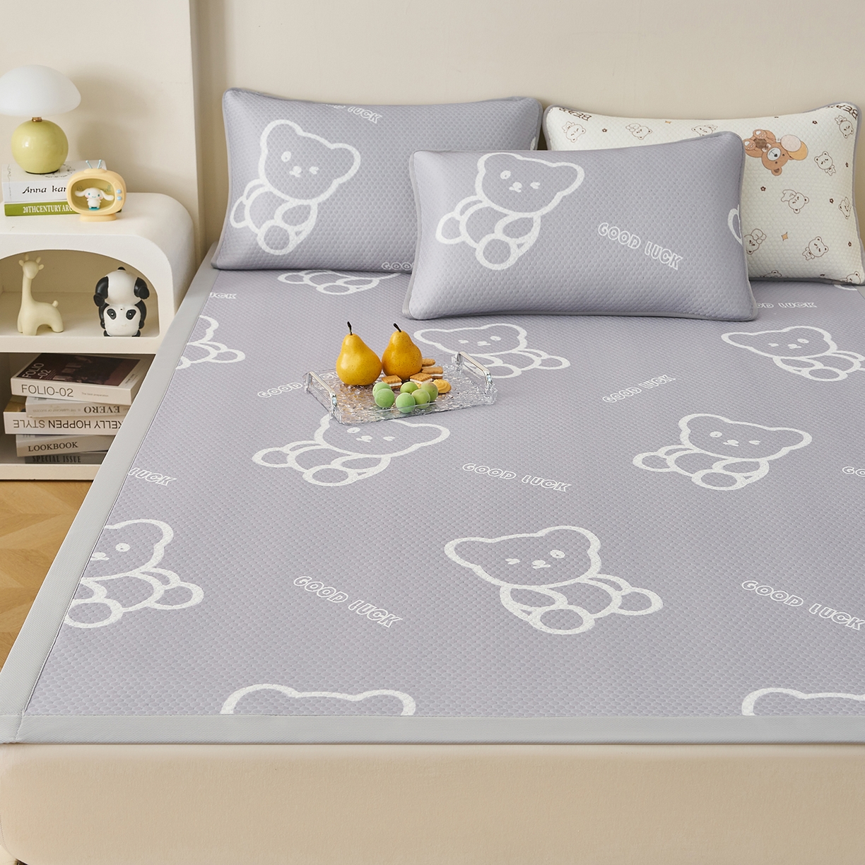 91家纺网 家纺一手货源 找家纺 奇丝雅 2026新款A类印花冰豆豆凉席三明治透气网冰丝凉席家用双人冰丝席床单可机洗大床图 大床款-维尼熊