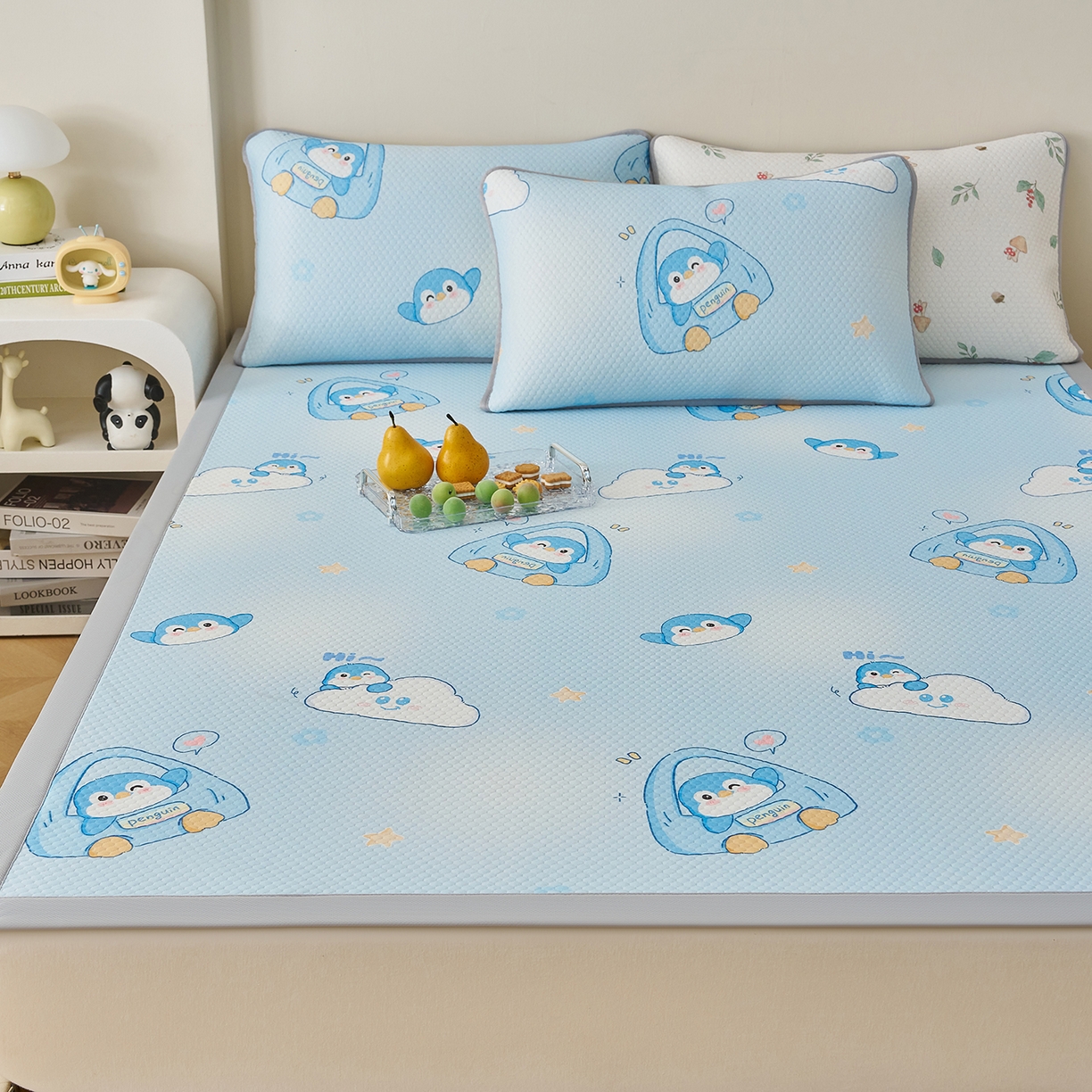 91家纺网 家纺一手货源 找家纺 奇丝雅 2026新款A类印花冰豆豆凉席三明治透气网冰丝凉席家用双人冰丝席床单可机洗大床图 大床款-小企鹅