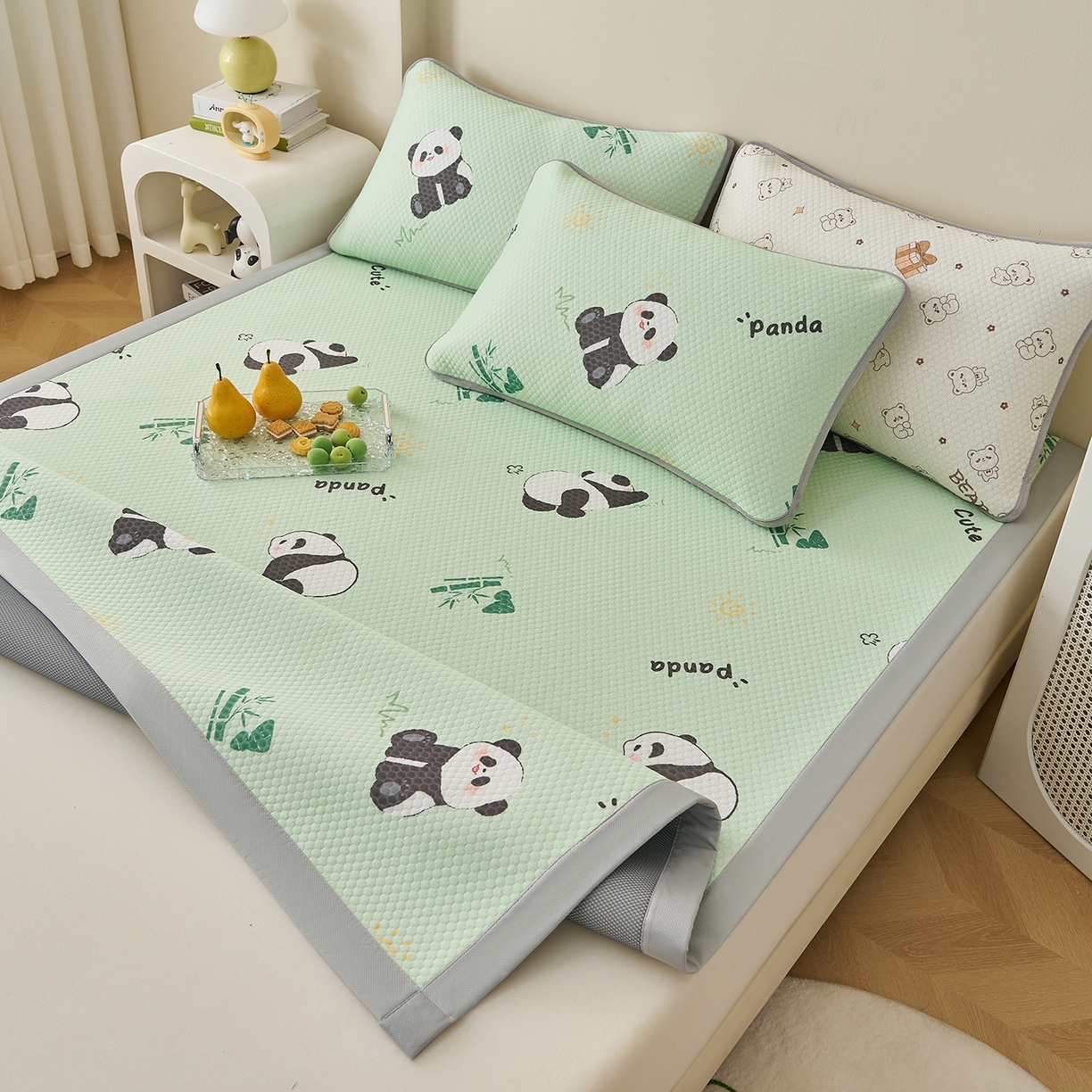 91家纺网 家纺一手货源 找家纺 奇丝雅 2026新款A类印花冰豆豆凉席三明治透气网冰丝凉席家用双人冰丝席床单可机洗大床图 大床款-熊猫家园