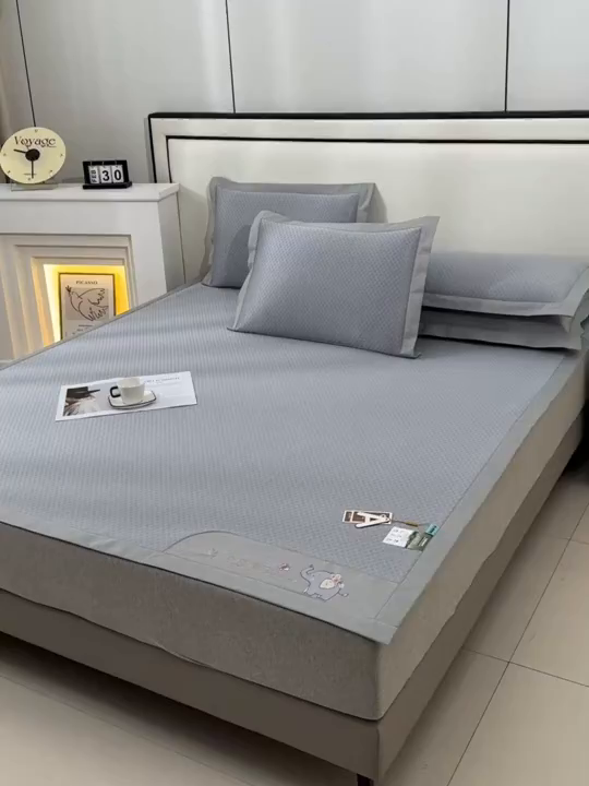 91家纺网 家纺一手货源 找家纺 小牛席业 2026新款小冰块大象凉感冰丝席凉席竹席藤席冰藤席乳胶席豆豆席 灰色