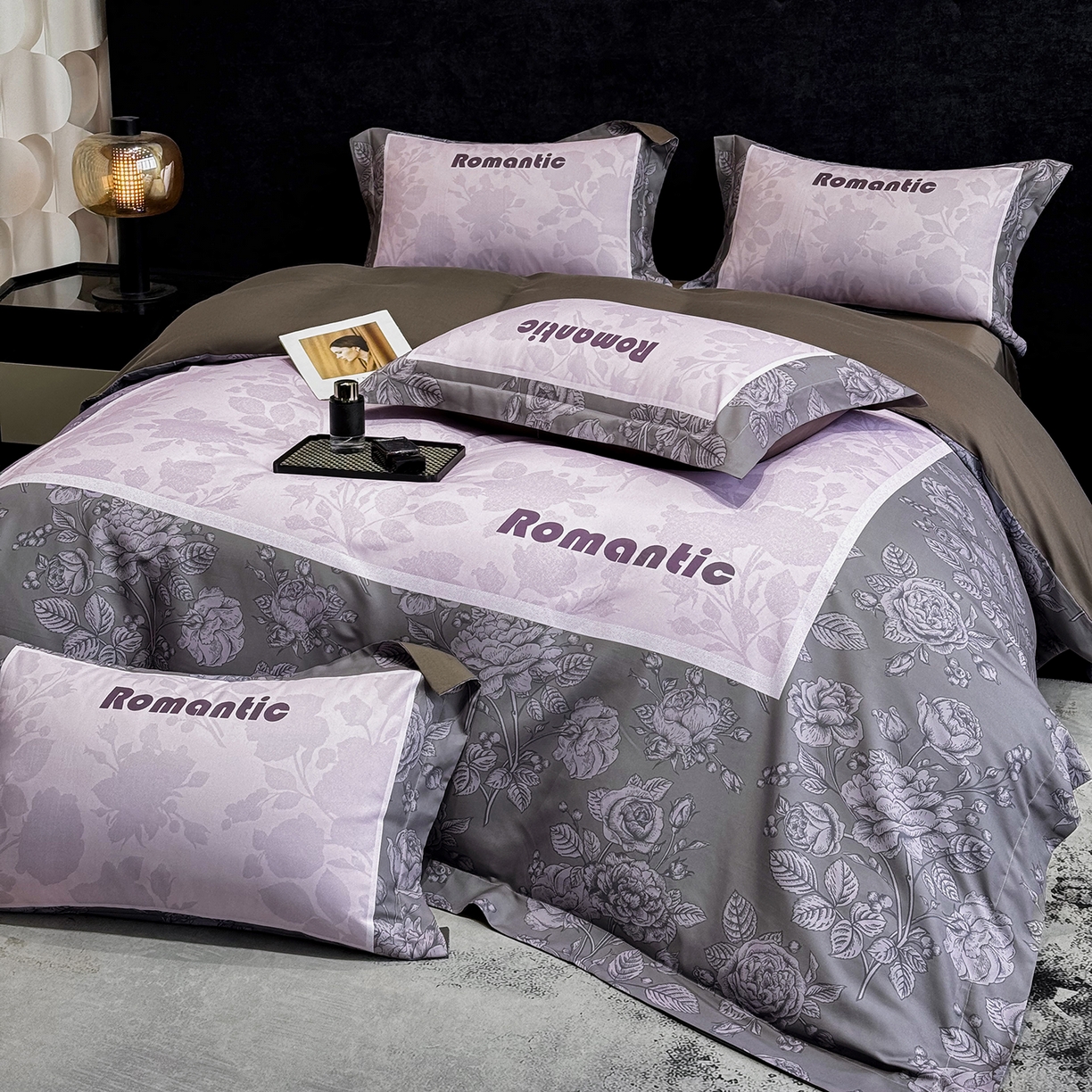 91家纺网 家纺一手货源 找家纺 奥汀洛家纺 2026新款亲肤磨毛数码四件套 罗曼-紫