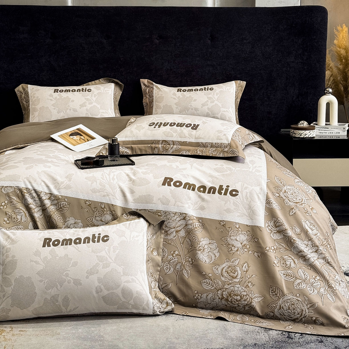 91家纺网 家纺一手货源 找家纺 奥汀洛家纺 2026新款亲肤磨毛数码四件套 罗曼-咖