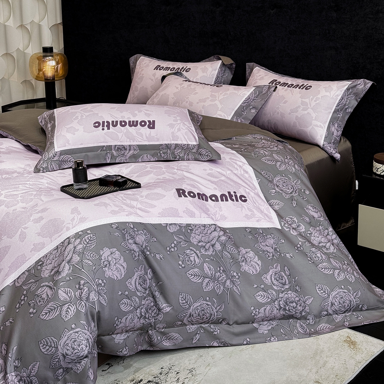 91家纺网 家纺一手货源 找家纺 奥汀洛家纺 2026新款亲肤磨毛数码四件套 罗曼-紫