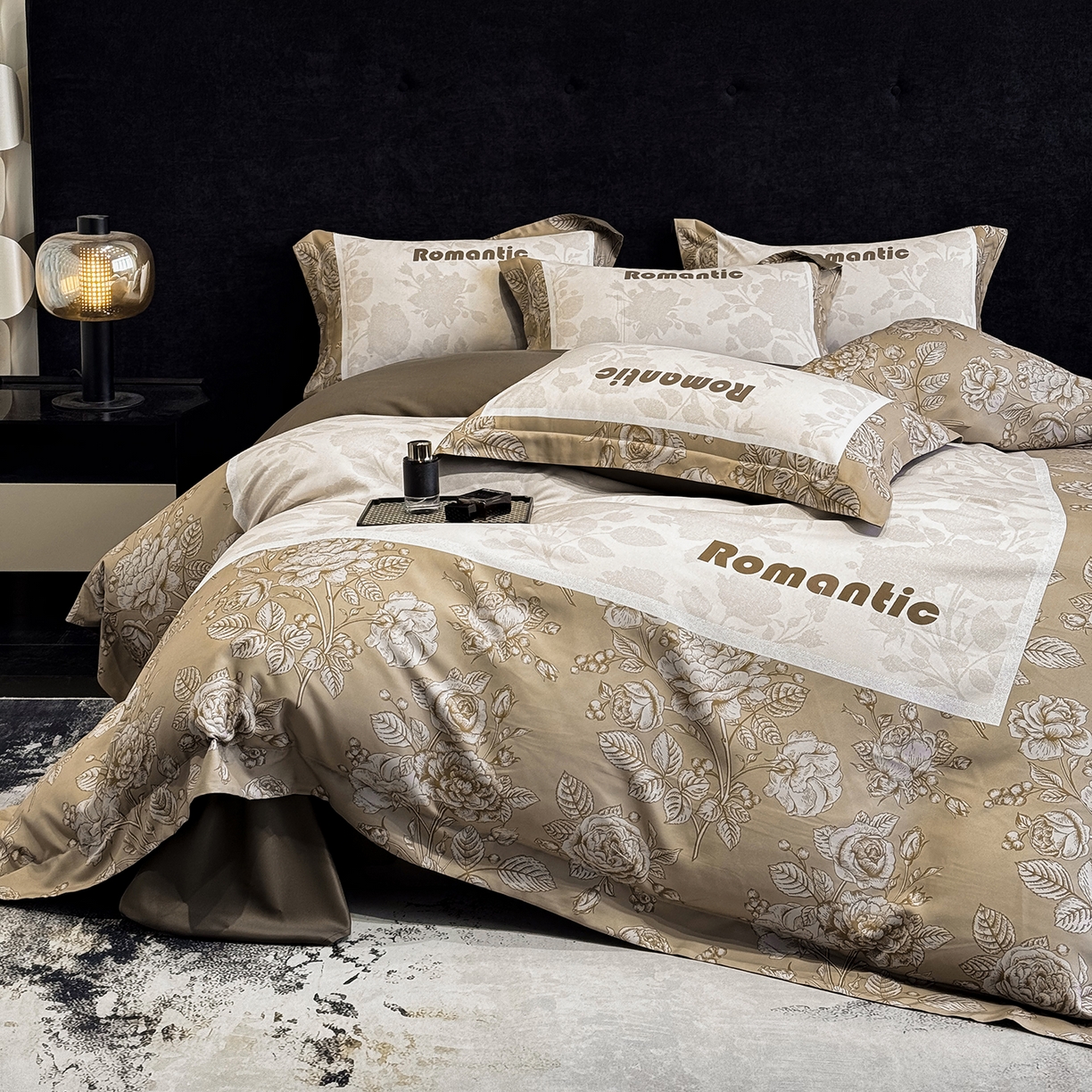 91家纺网 家纺一手货源 找家纺 奥汀洛家纺 2026新款亲肤磨毛数码四件套 罗曼-咖