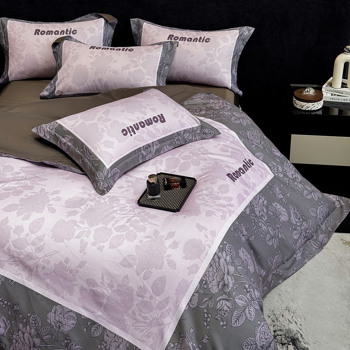 91家纺网 家纺一手货源 找家纺 奥汀洛家纺 2026新款亲肤磨毛数码四件套 罗曼-紫