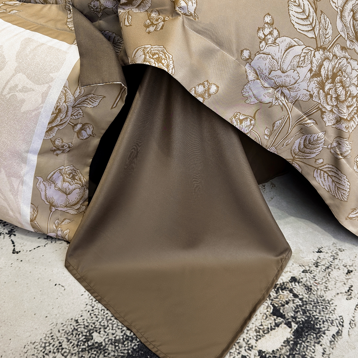 91家纺网 家纺一手货源 找家纺 奥汀洛家纺 2026新款亲肤磨毛数码四件套 罗曼-咖