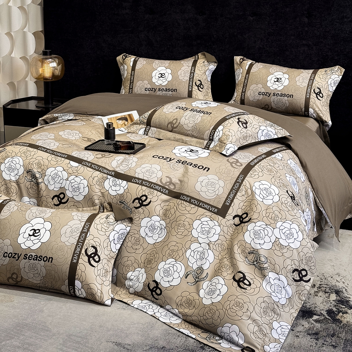 91家纺网 家纺一手货源 找家纺 奥汀洛家纺 2026新款亲肤磨毛数码四件套 彩雅-驼