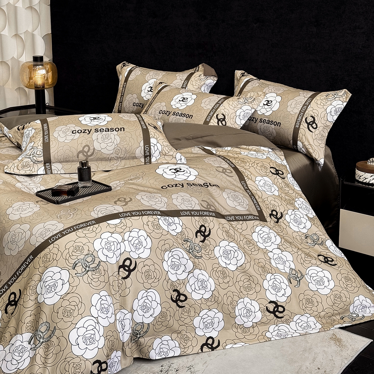 91家纺网 家纺一手货源 找家纺 奥汀洛家纺 2026新款亲肤磨毛数码四件套 彩雅-驼