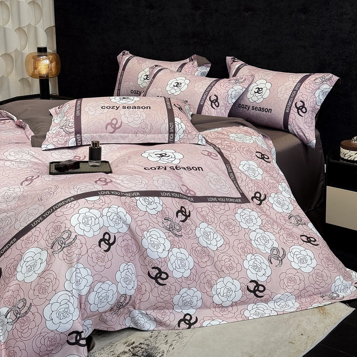 91家纺网 家纺一手货源 找家纺 奥汀洛家纺 2026新款亲肤磨毛数码四件套 彩雅-粉