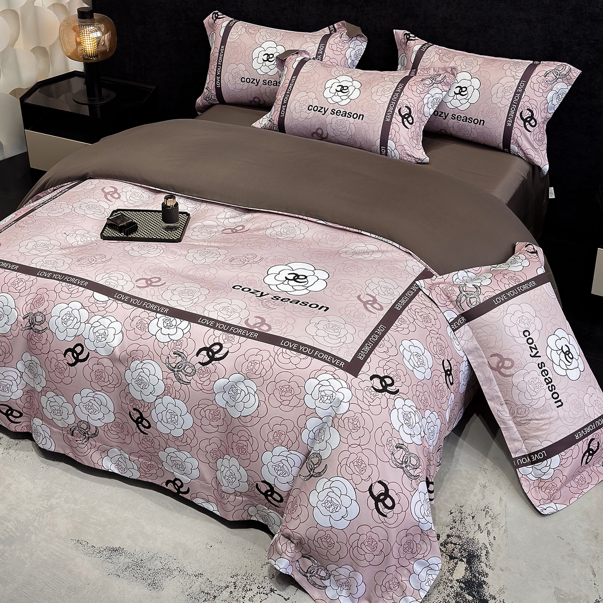 91家纺网 家纺一手货源 找家纺 奥汀洛家纺 2026新款亲肤磨毛数码四件套 彩雅-粉