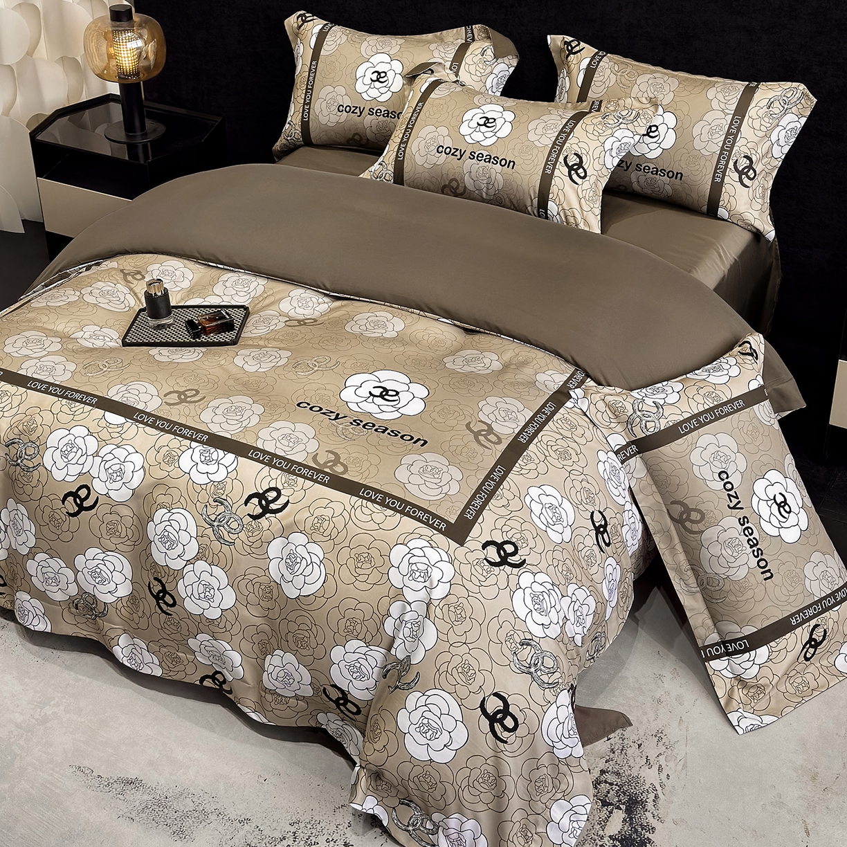 91家纺网 家纺一手货源 找家纺 奥汀洛家纺 2026新款亲肤磨毛数码四件套 彩雅-驼