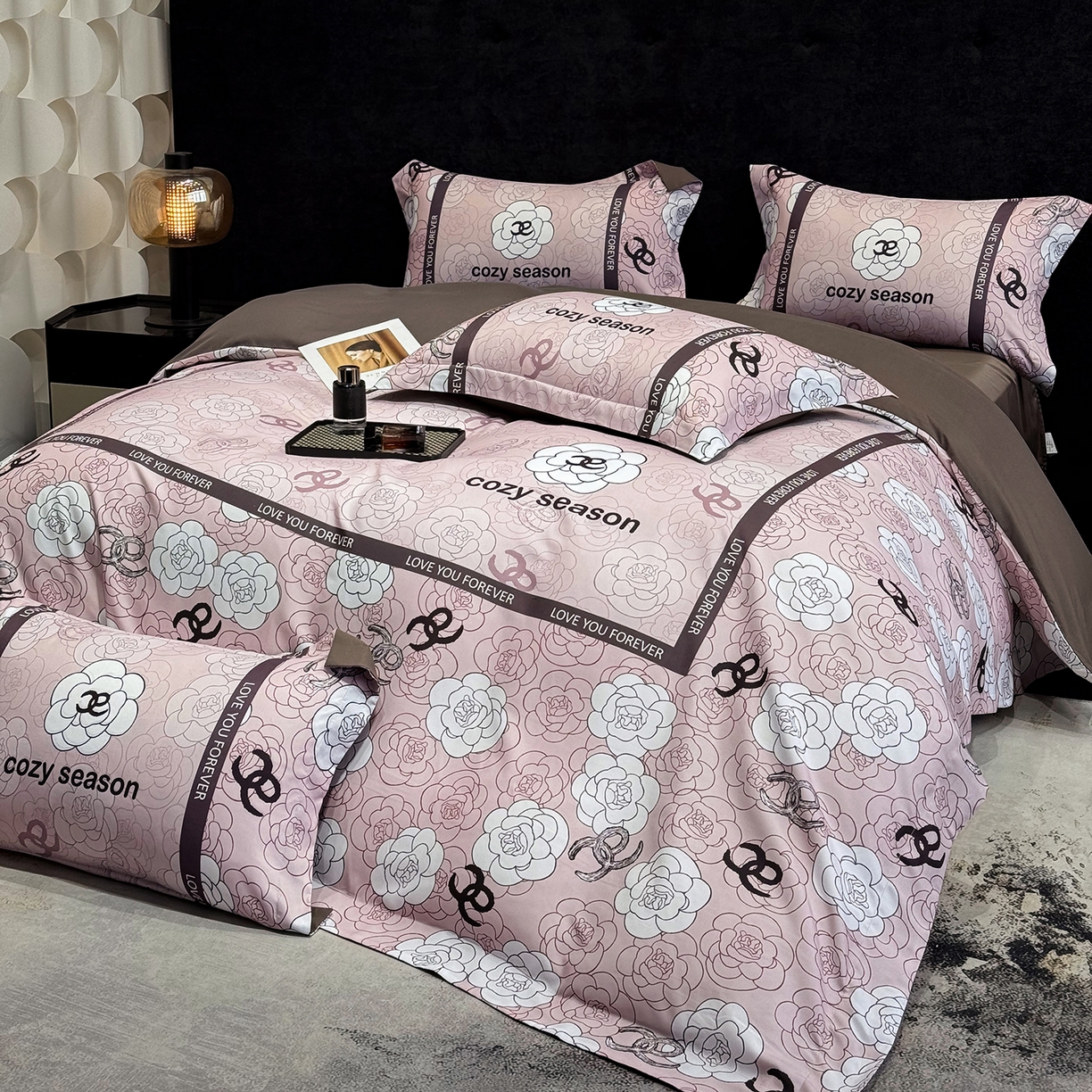 91家纺网 家纺一手货源 找家纺 奥汀洛家纺 2026新款亲肤磨毛数码四件套 彩雅-粉