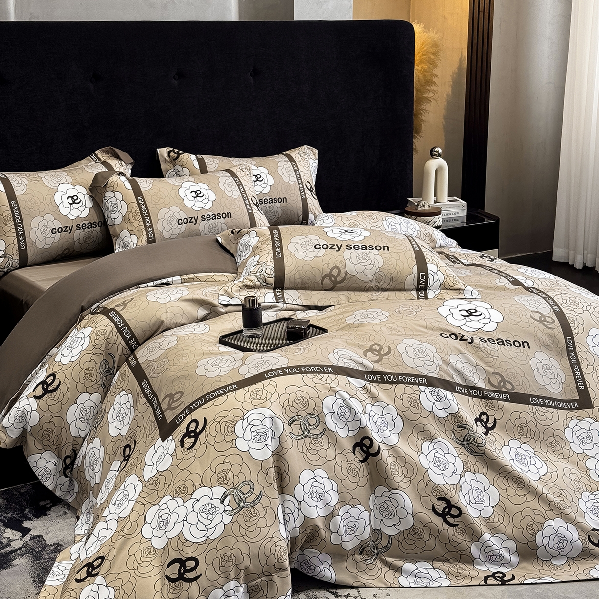 91家纺网 家纺一手货源 找家纺 奥汀洛家纺 2026新款亲肤磨毛数码四件套 彩雅-驼