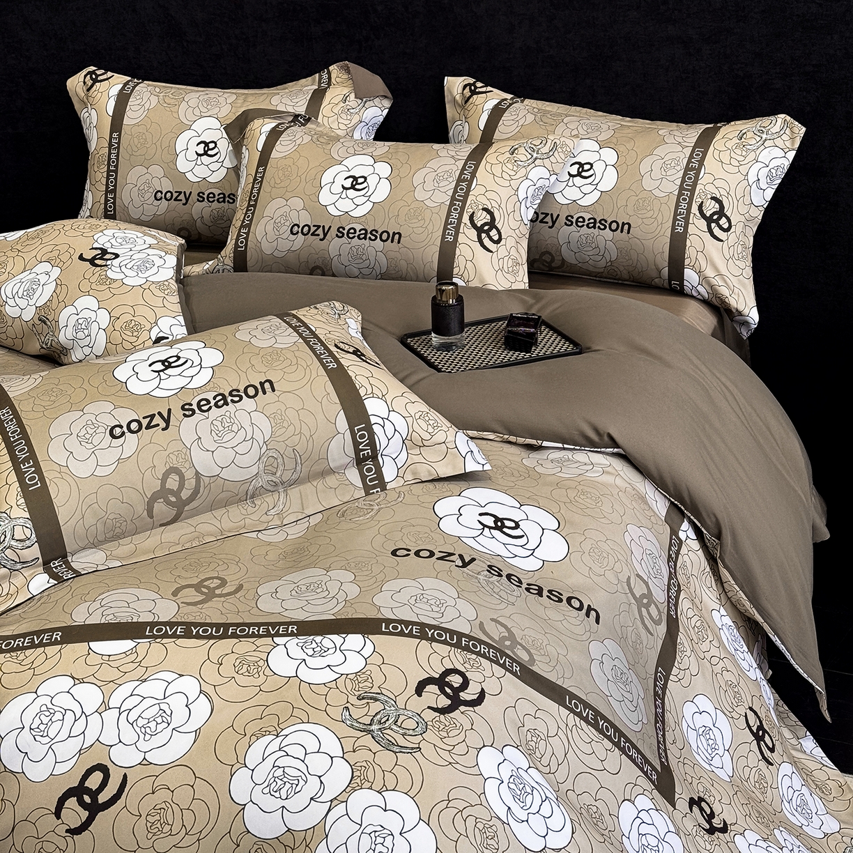 91家纺网 家纺一手货源 找家纺 奥汀洛家纺 2026新款亲肤磨毛数码四件套 彩雅-驼