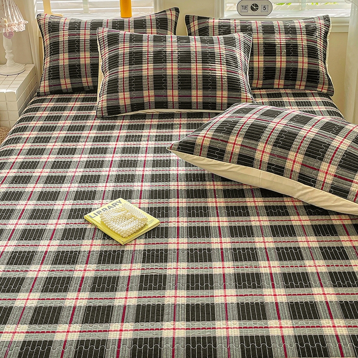 91家纺网 家纺一手货源 找家纺 梦精灵家纺 2026新款全棉床盖单件色织水洗棉绗缝夹棉床单 四季通用榻米防滑学生宿舍单人被套枕套 木槿黑