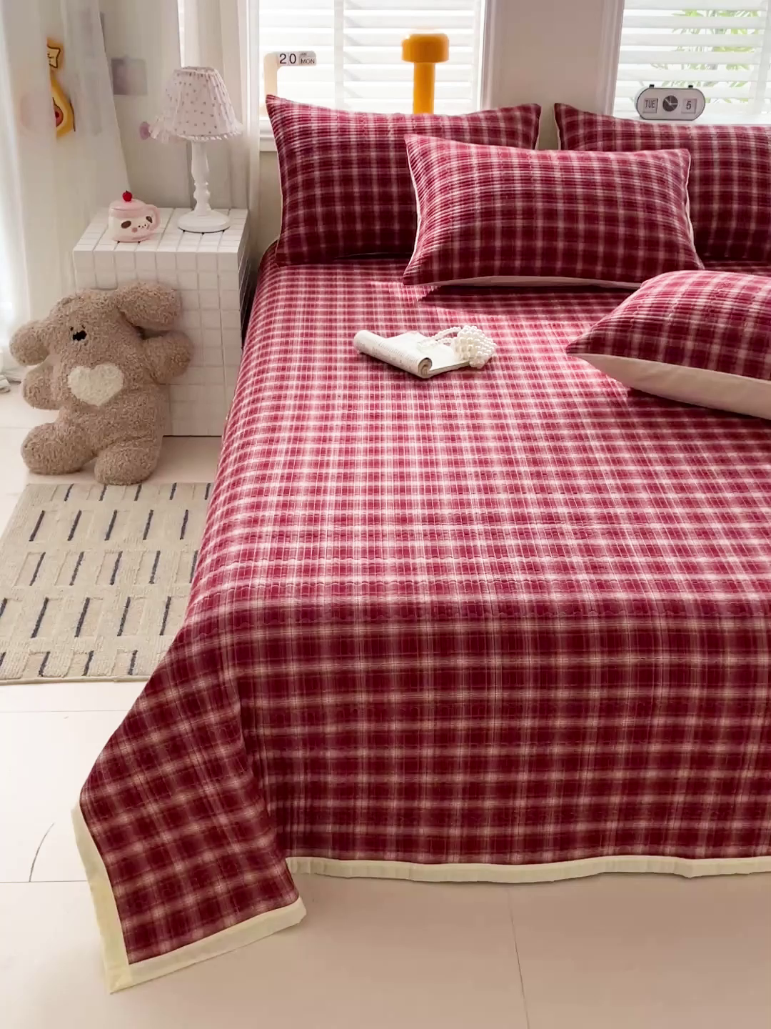 91家纺网 家纺一手货源 找家纺 梦精灵家纺 2026新款全棉床盖单件色织水洗棉绗缝夹棉床单 四季通用榻米防滑学生宿舍单人被套枕套 米兰红