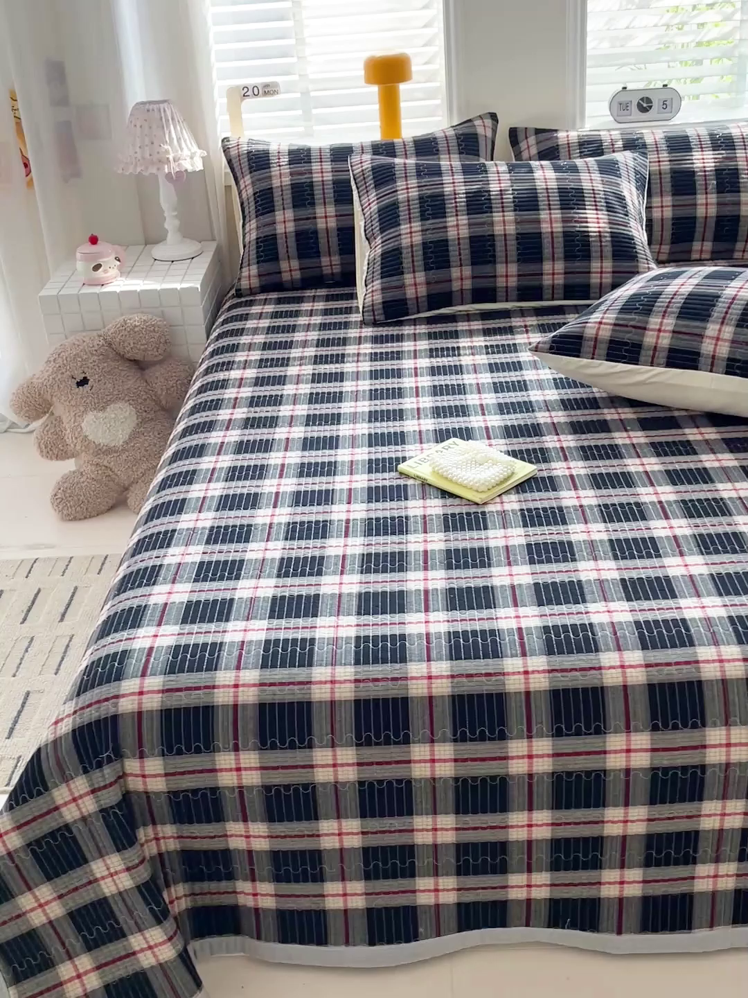 91家纺网 家纺一手货源 找家纺 梦精灵家纺 2026新款全棉床盖单件色织水洗棉绗缝夹棉床单 四季通用榻米防滑学生宿舍单人被套枕套 木槿黑