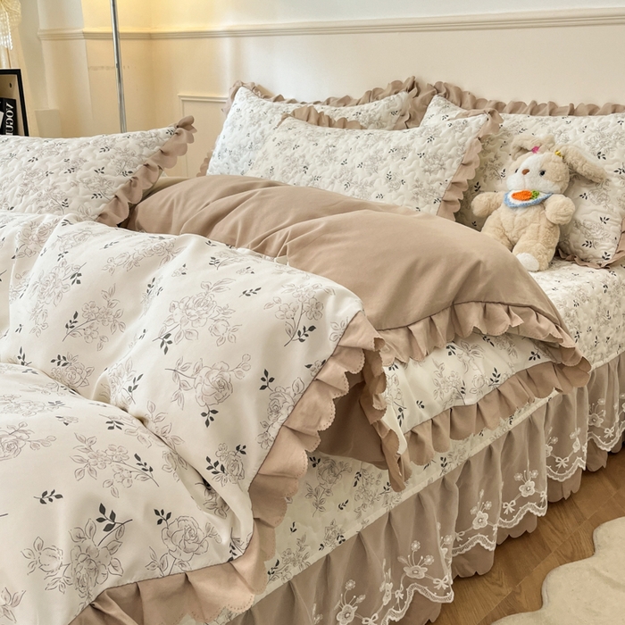 91家纺网 家纺一手货源 找家纺 金梦家居 2025新款印花小竹棉花边夹棉床盖被套四件套 曼妙花影