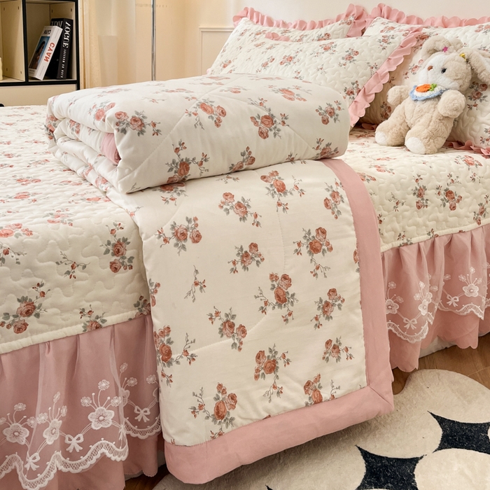 91家纺网 家纺一手货源 找家纺 金梦家居 2025新款印花小竹棉花边夹棉床盖被套四件套 遇见