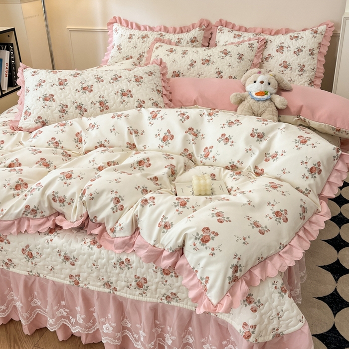 91家纺网 家纺一手货源 找家纺 金梦家居 2025新款印花小竹棉花边夹棉床盖被套四件套 遇见