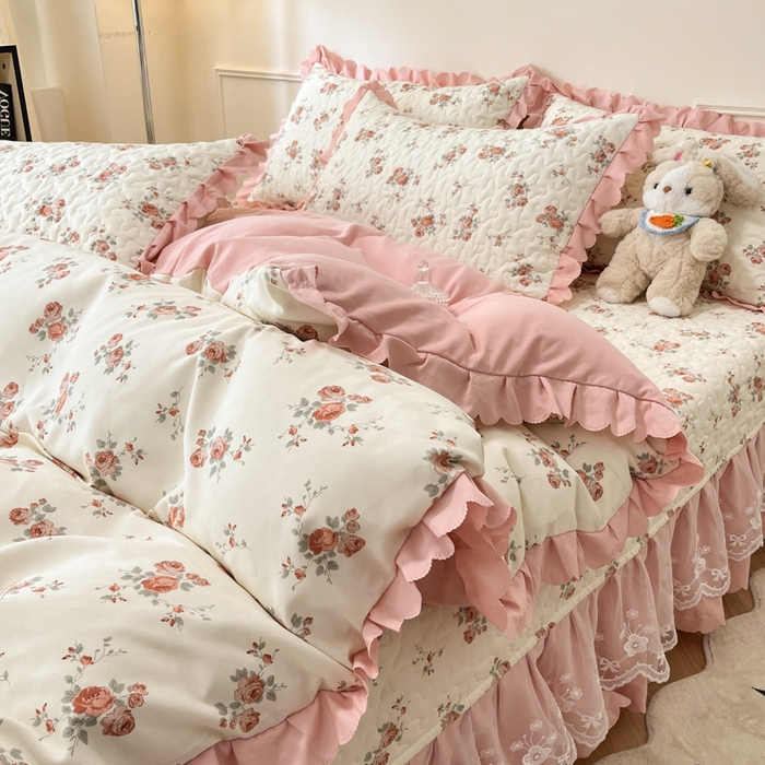 91家纺网 家纺一手货源 找家纺 金梦家居 2025新款印花小竹棉花边夹棉床盖被套四件套 遇见