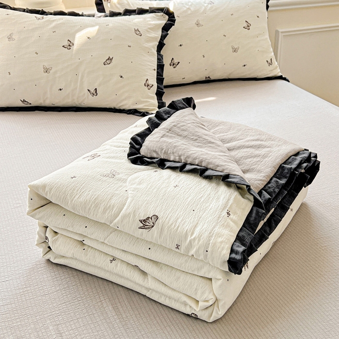 91家纺网 家纺一手货源 找家纺 一比一家纺 2026新款木棉赫本风花边夏被夏凉被空调被 蝴蝶梦