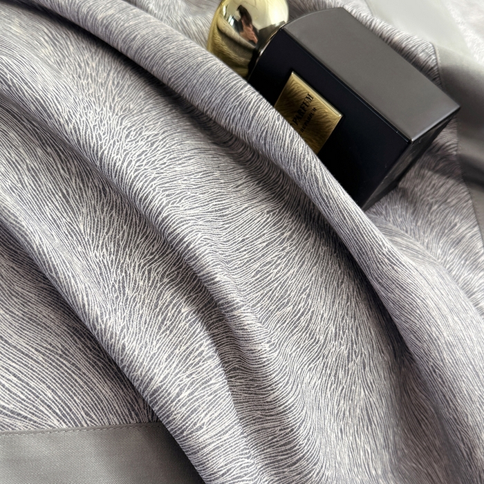 91家纺网 家纺一手货源 找家纺 乐蔻家纺 2026新款宽边数码精梳长绒棉纯棉四件套 布里亚那 灰