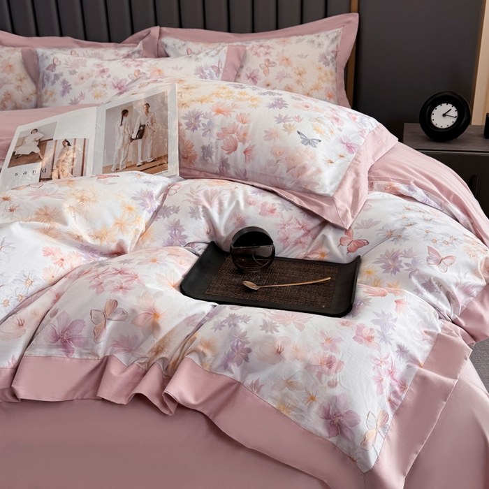 91家纺网 家纺一手货源 找家纺 乐蔻家纺 2026新款宽边数码精梳长绒棉纯棉四件套 蝶影入怀 粉