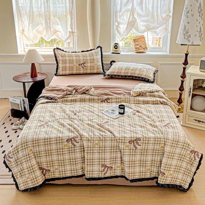 91家纺网 家纺一手货源 找家纺 一比一家纺 2026新款木棉赫本风花边夏被夏凉被空调被 太妃糖