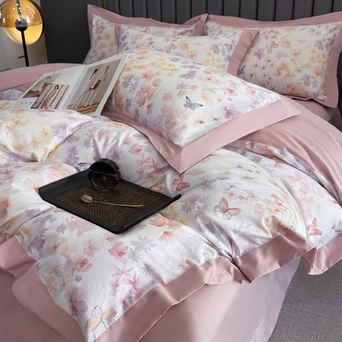 91家纺网 家纺一手货源 找家纺 乐蔻家纺 2026新款宽边数码精梳长绒棉纯棉四件套 蝶影入怀 粉