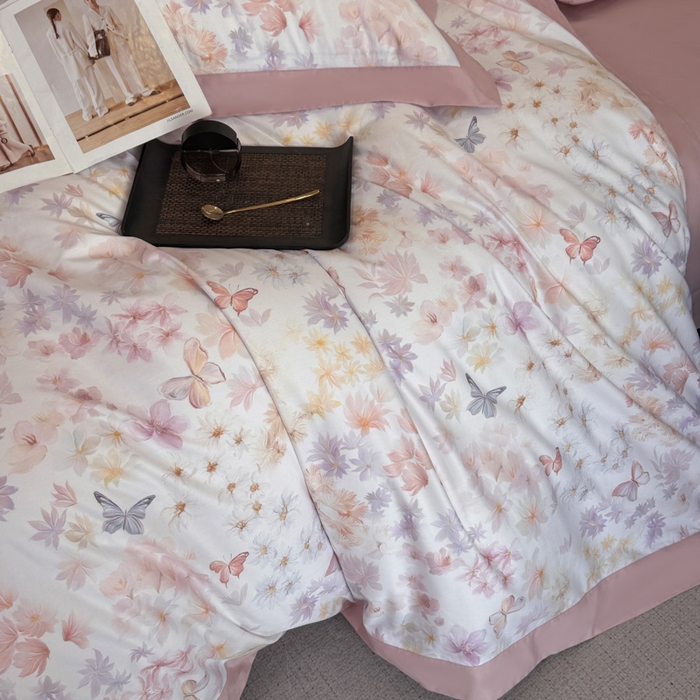 91家纺网 家纺一手货源 找家纺 乐蔻家纺 2026新款宽边数码精梳长绒棉纯棉四件套 蝶影入怀 粉