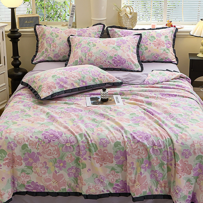 91家纺网 家纺一手货源 找家纺 一比一家纺 2026新款木棉赫本风花边夏被夏凉被空调被 紫韵斑斓